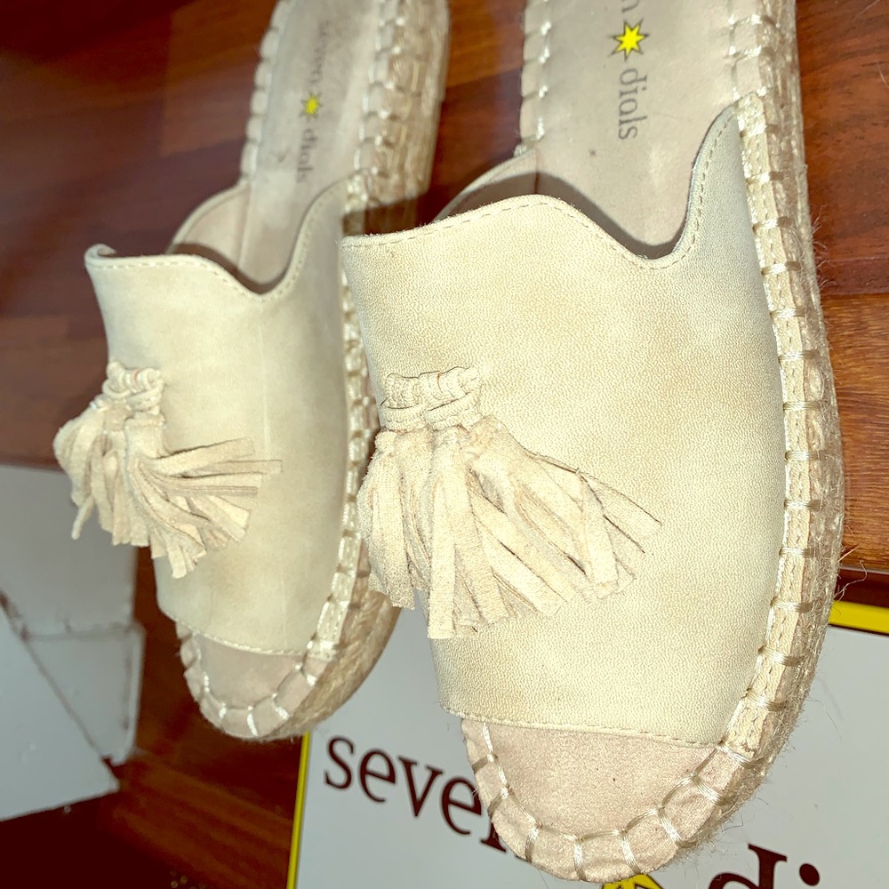 Suede beige sandals!